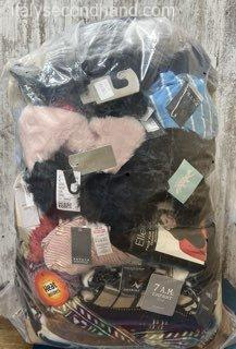 used-branded-scarves-hats-gloves-wholesale-italy